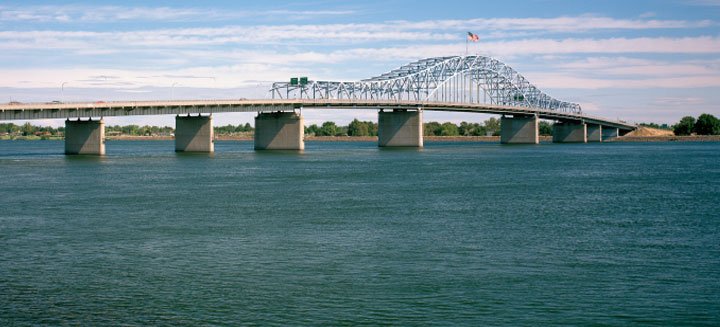 The Cable Bridge spanning the Columbia River between Pasco and Kennewick